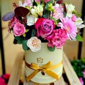 Aranjament floral pentru iubită, cu flori naturale și livrare gratuită în Focșani