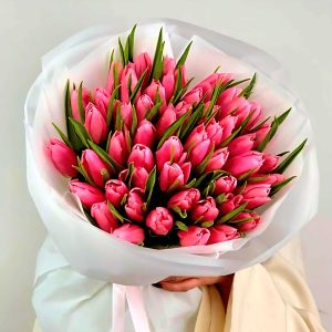 Buchet 51 lalele roz pentru 1-8 Martie – Florăria Green