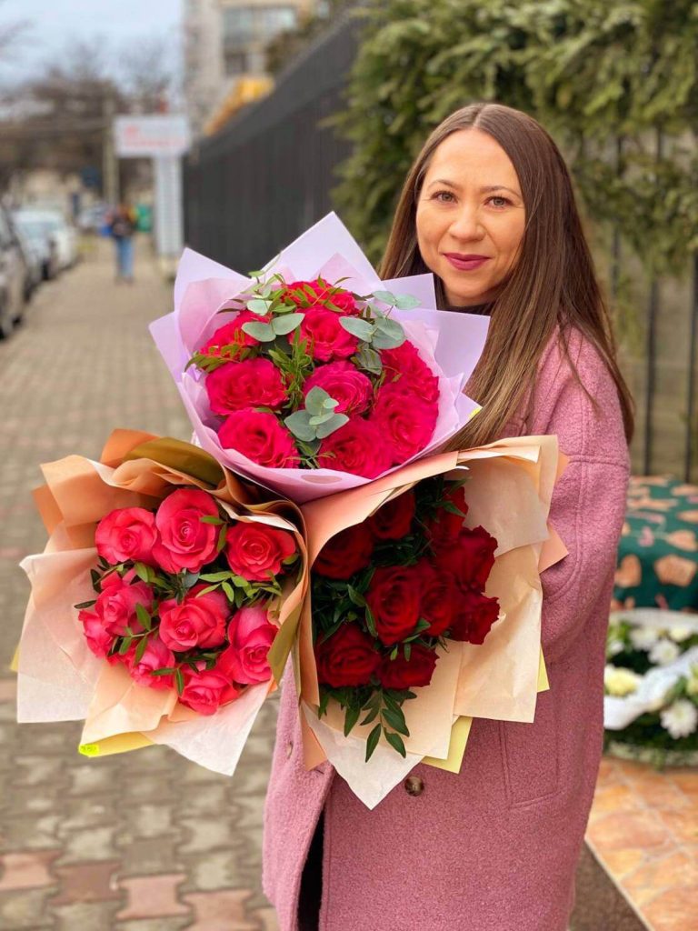 Aranjamente florale în Focșani realizate manual – livrare în Vrancea