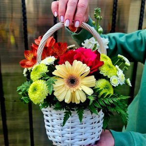 coș floral elegant livrare flori focșani