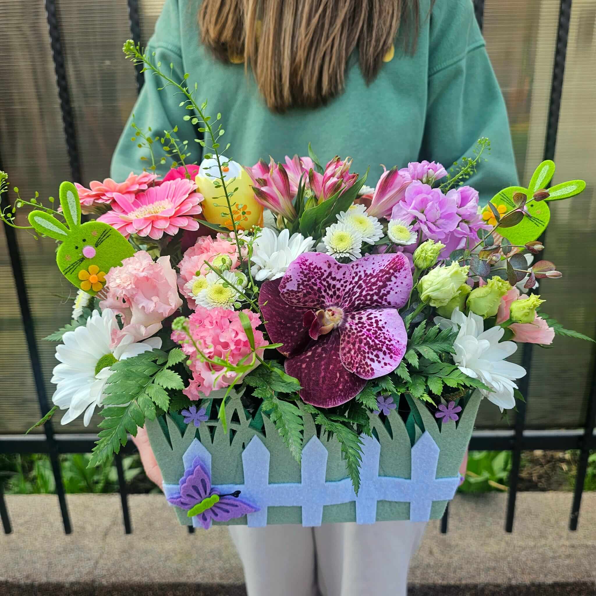 coș floral colorat cadou livrare Focșani